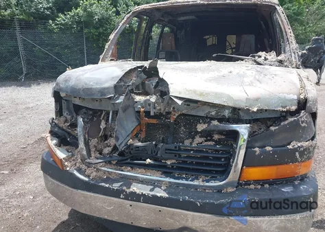 2003 GMC Savana Standard z USA, uszkodzony, nr VIN 1GTHG35U231209847